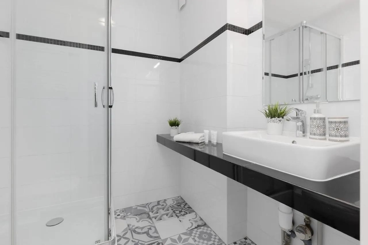 Old Town Spacious Apartment Bonifraterska By Renters Warszawa