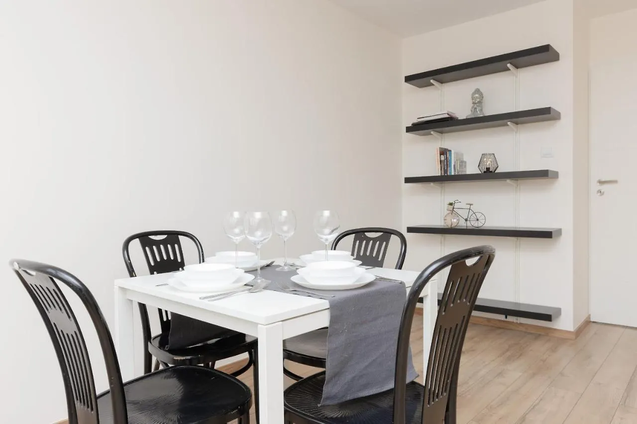 Old Town Spacious Apartment Bonifraterska By Renters Warszawa Polska