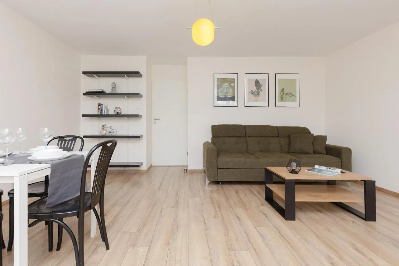 Old Town Spacious Apartment Bonifraterska By Renters Warszawa 0*,  Polska